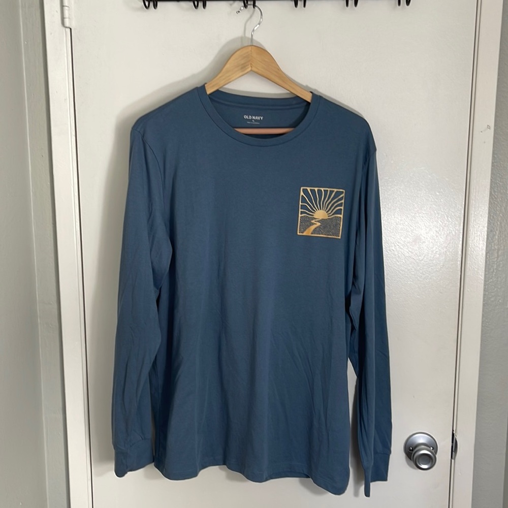 Old Navy Long Sleeve Graphic T-Shirt